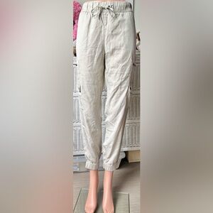 Banana Republic cargo jogger pants high waisted in Cream color Size Small NWT